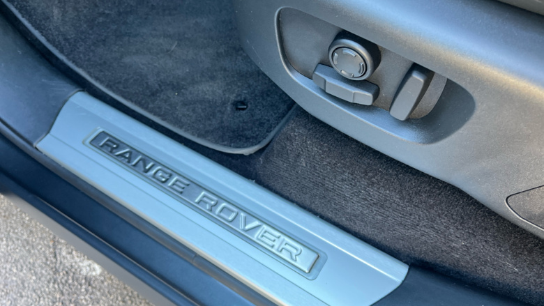 Land Rover Range Rover Sport 3.0 D300 HSE Dynamic Black 5dr Auto Diesel Estate